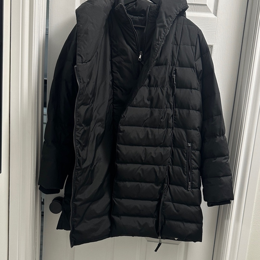 Women’s  Black Puffer Jacket